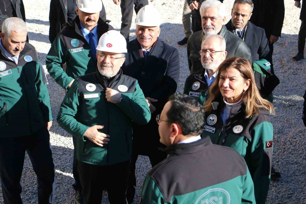 TARIM VE ORMAN BAKANI İBRAHİM YUMAKLI, DİYARBAKIR’IN SİLVAN İLÇESİNDE BULUNAN BABAKAYA İLETİM...
