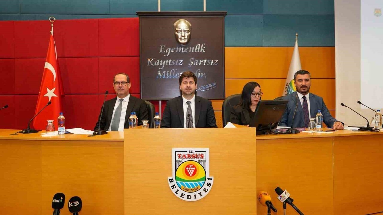 TARSUS BELEDİYE MECLİSİNİN 2025 YILI ARALIK AYI OLAĞAN TOPLANTISI 1. BİRLEŞİMİ, BELEDİYE BAŞKANI...