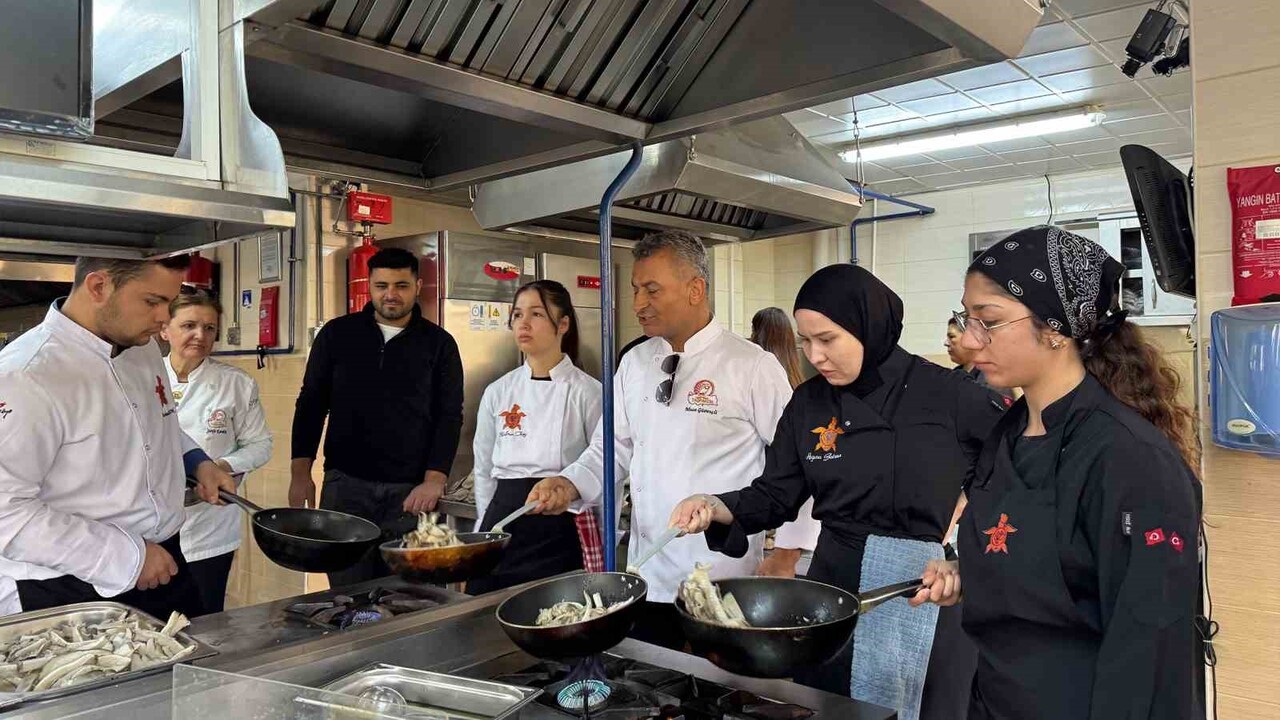 TARSUS BELEDİYESİ BÜNYESİNDE ÜRETİLEN İSTİRİDYE MANTARLARI, MERSİN ÜNİVERSİTESİ GASTRONOMİ BÖLÜMÜ...