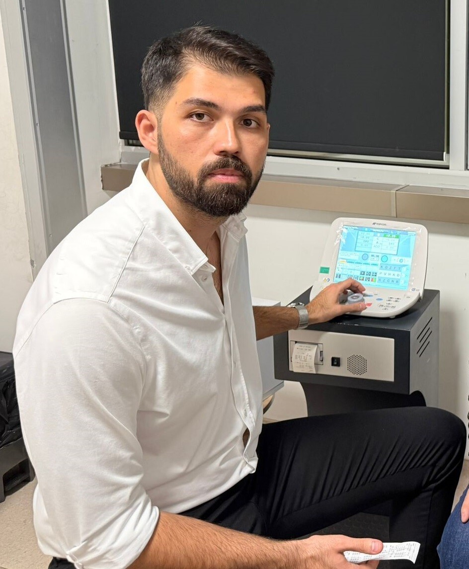 TARSUS HASTANESİ GÖZ DOKTORU OPERATÖR DR. ÜMİT YAPICI OPERASYONLA İLGİLİ BİLGİ VERDİ.