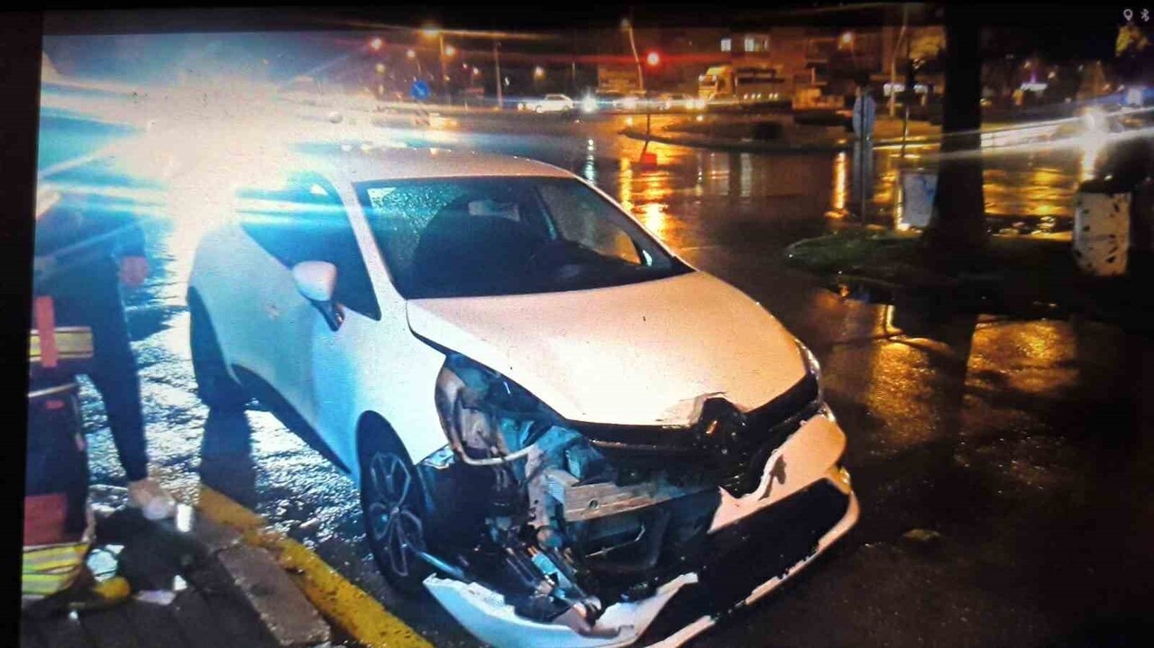 TARSUS’TA TRAFİK KAZASINDA 2 KİŞİ YARLANDI