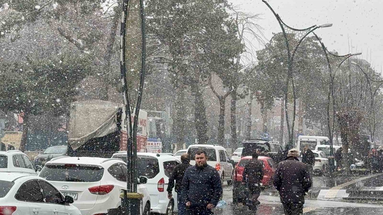 TATVAN’DA KAR YAĞIŞI ETKİLİ OLUYOR