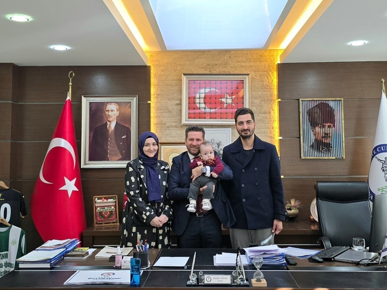 TAVAS BELEDİYE BAŞKANI KADİR TATIK MAKAMINDA SMA TİP 1 HASTASI OLAN KEREM BEBEK VE AİLESİNİ...