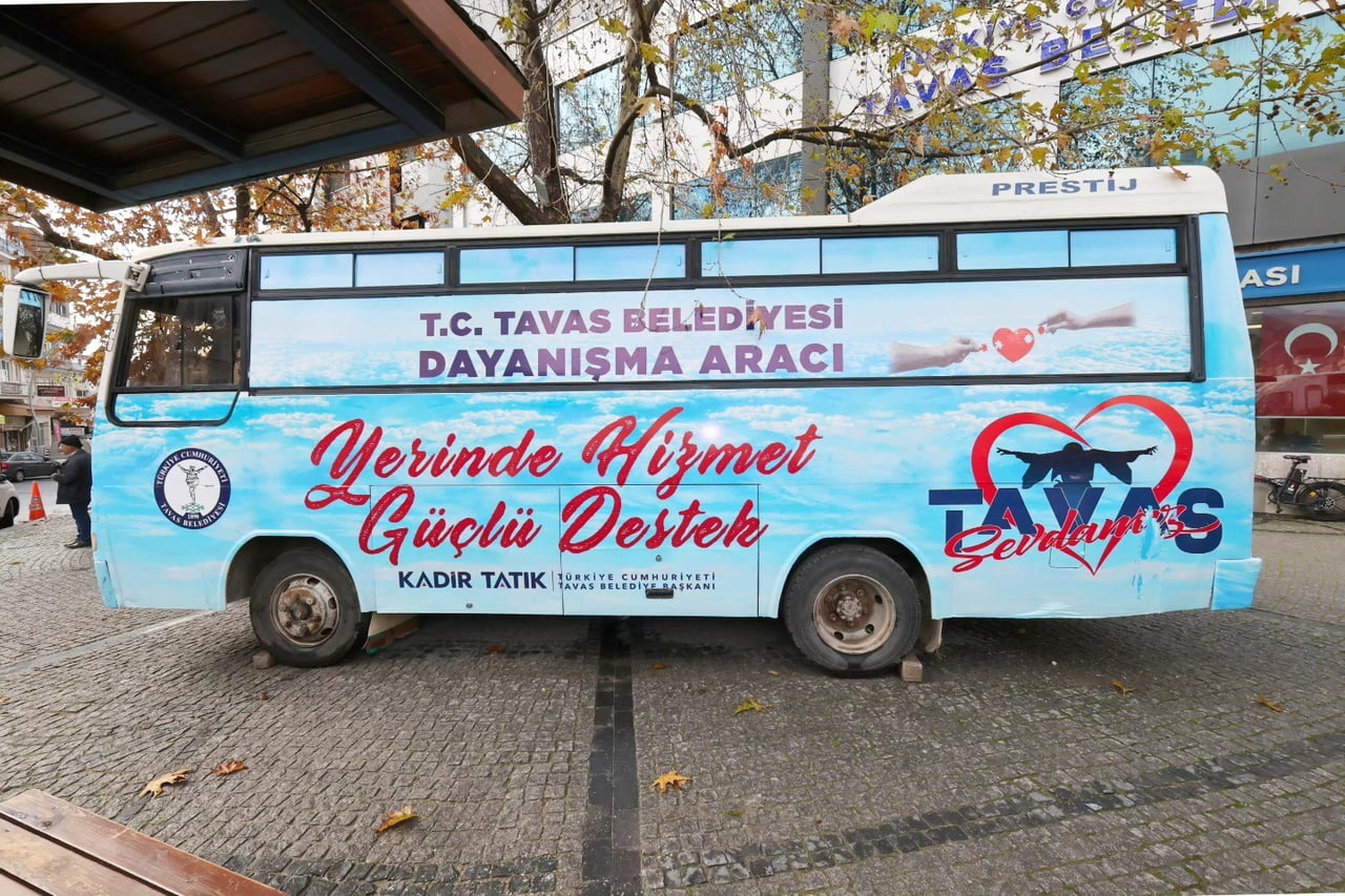 TAVAS BELEDİYESİ, İHTİYAÇ SAHİBİ VATANDAŞLARA ERZAK VE GİYİM YARDIMLARINI DAHA DÜZENLİ VE...
