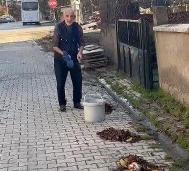 TAVŞANLI İLÇESİ DURAK MAHALLESİ İKBAL SOKAK'TA OTURAN 83 YAŞINDAKİ ABDULLAH KULLUK, YAŞINA...