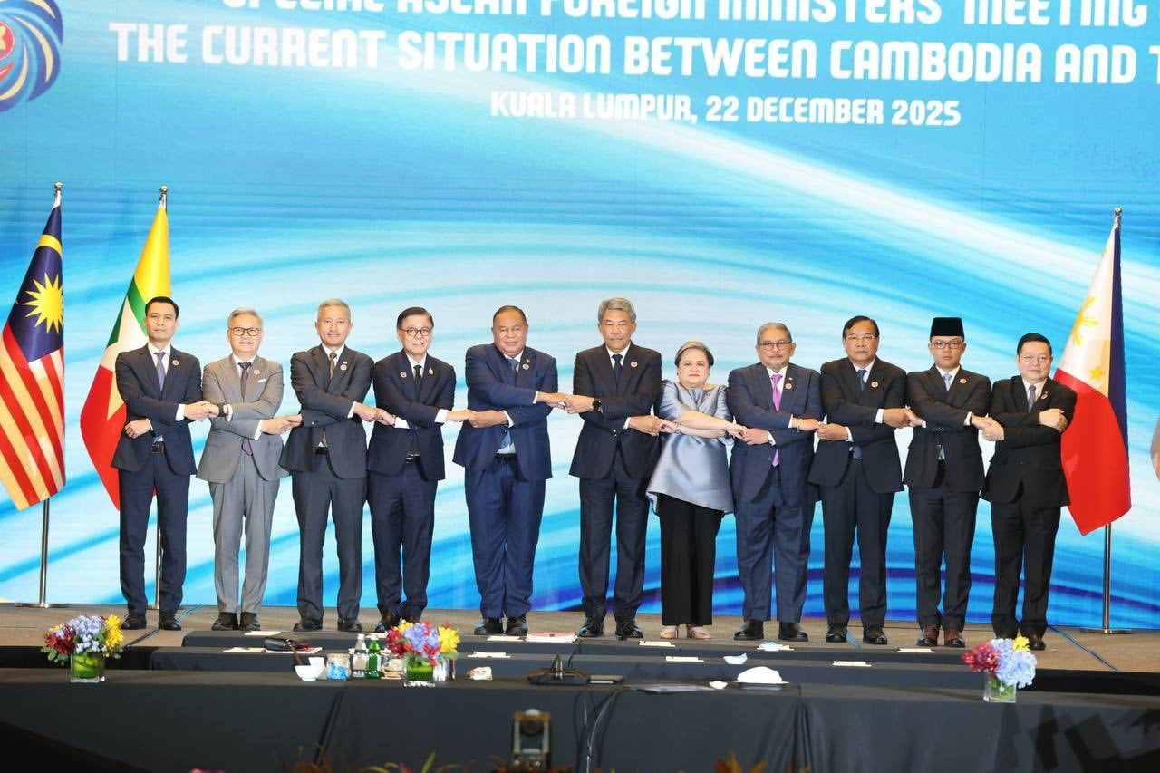 TAYLAND DIŞİŞLERİ BAKANI SİHASAK PHUANGKETKEOW, KAMBOÇYA İLE ATEŞKES İÇİN ŞARTLARININ...