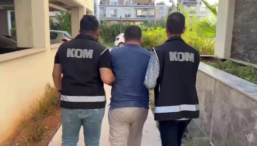 TEFECİLİK VE NİTELİKLİ DOLANDIRICILIK OPERASYONUNDA YAKALANAN 22 ŞÜPHELİDEN 3'Ü ÇIKARILDIĞI ADLİ...