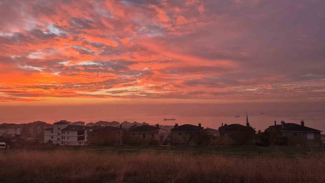 TEKİRDAĞ'DA MUHTEŞEM GÖRÜNTÜ: RENKLERİN DANSI