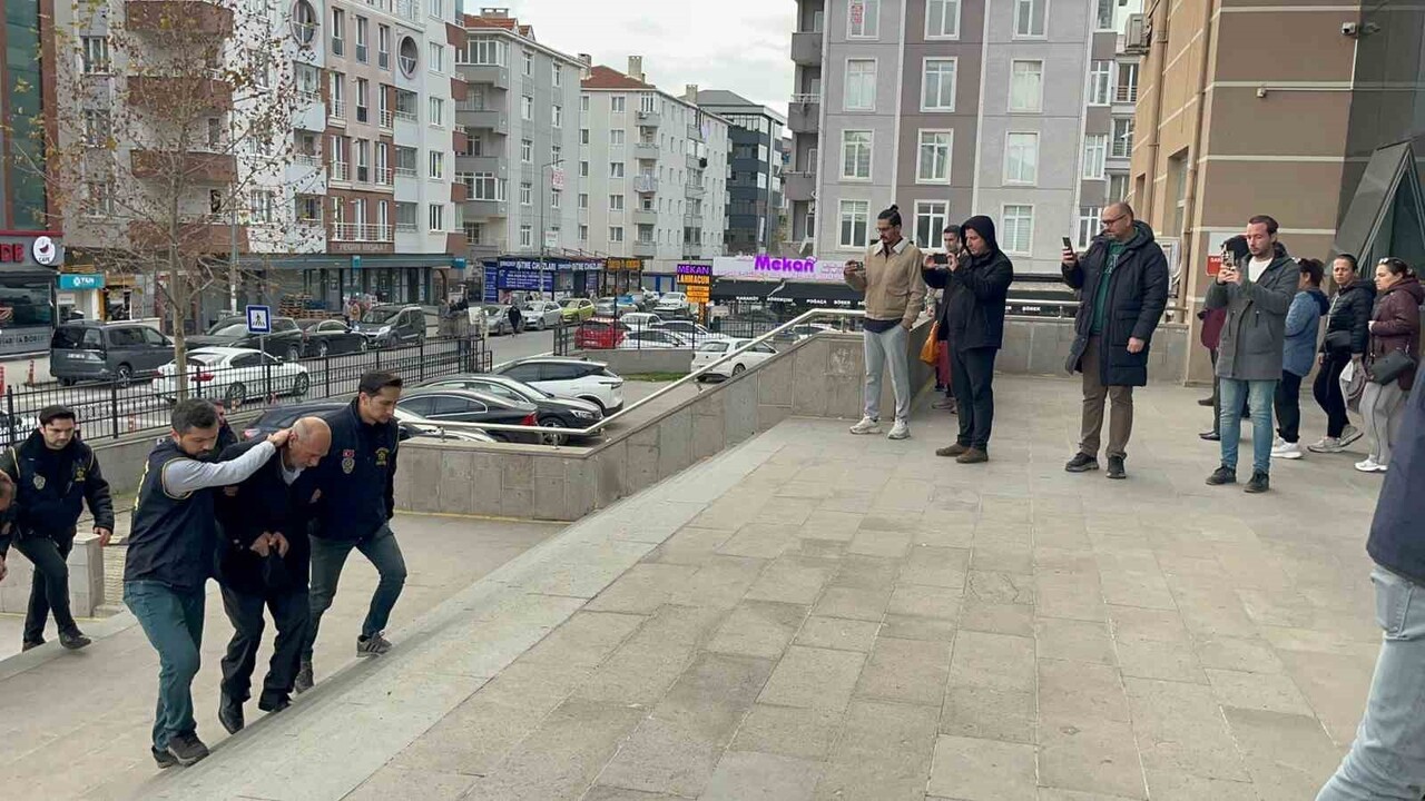 TEKİRDAĞ'IN ÇERKEZKÖY İLÇESİNDE DÜZENLENEN TEFECİLİK OPERASYONUNDA GÖZALTINA ALINAN 3 ŞÜPHELİ...