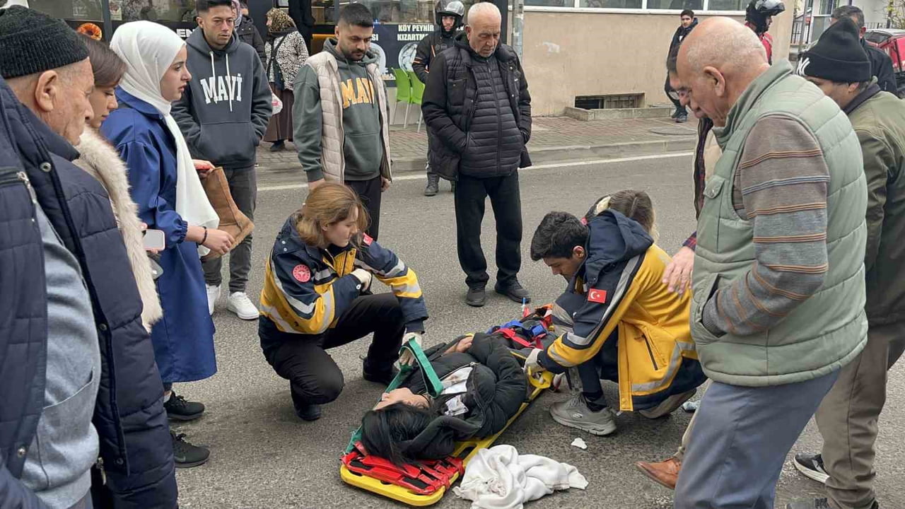 TEKİRDAĞ'IN ÇORLU İLÇESİNDE YOLUN KARŞI TARAFINA GEÇMEYE ÇALIŞAN YAYANIN, ARACIN ÇARPMASI SONUCU...