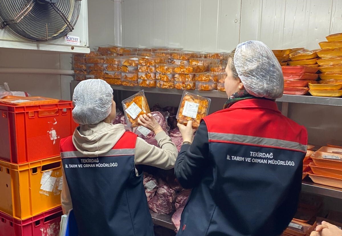 TEKİRDAĞ GENELİNDE TOPLU TÜKETİM YERLERİNDE YAPILAN EŞ ZAMANLI GIDA DENETİMLERİNDE İŞLETMELERDE...