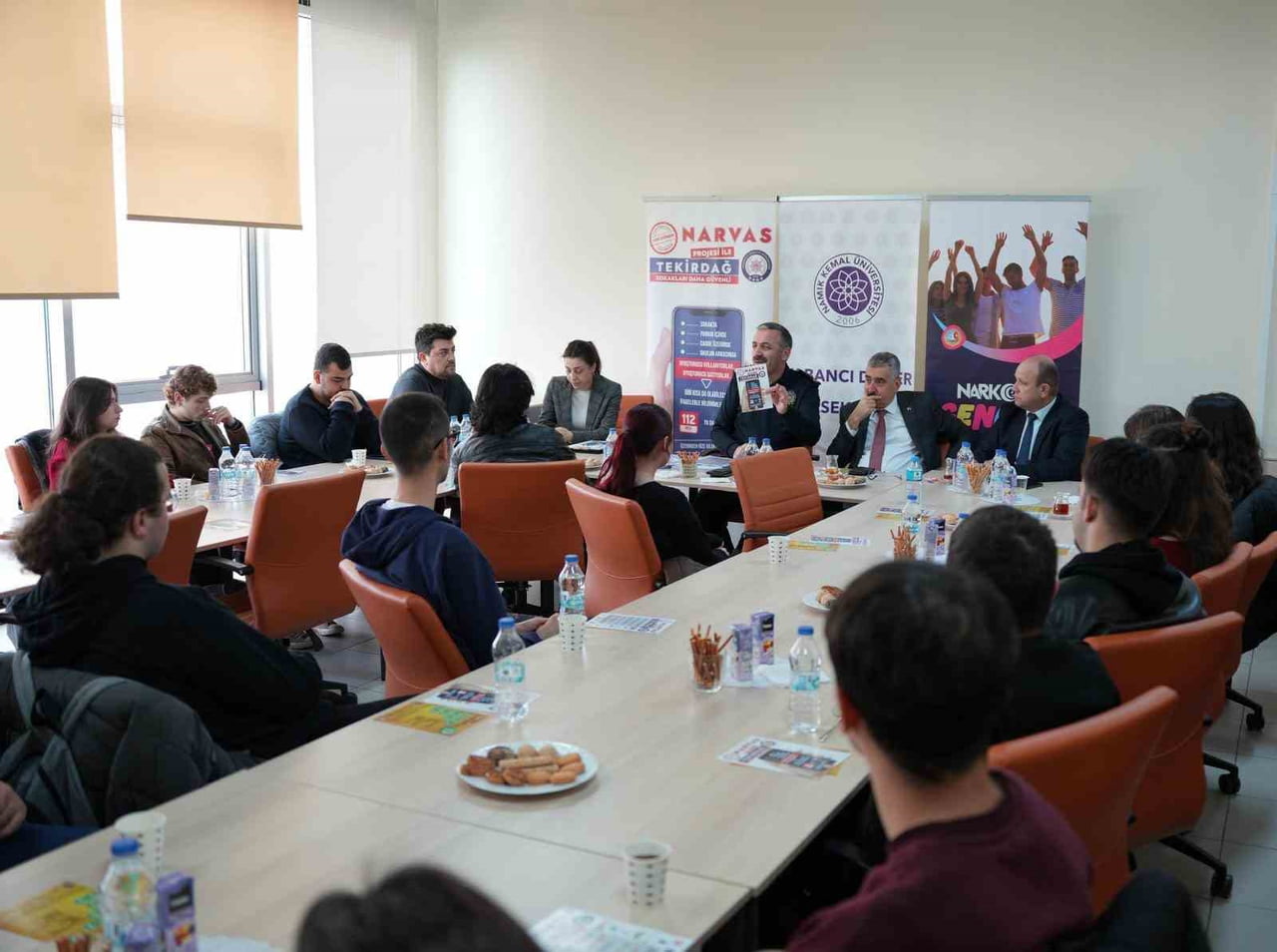 TEKİRDAĞ NAMIK KEMAL ÜNİVERSİTESİ YABANCI DİLLER YÜKSEKOKULU ÖĞRENCİLERİYLE KAMPÜS İÇERİSİNDE...