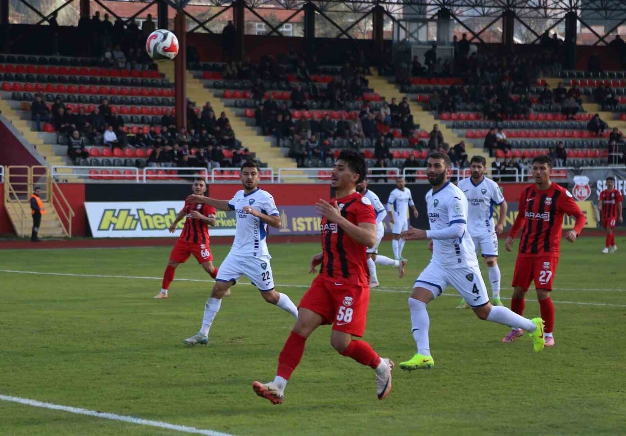 TFF 2. LİG 15. HAFTA KARŞILAŞMASINDA KASTAMONUSPOR, KARACABEY BELEDİYESPOR’U 2-1 MAĞLUP...