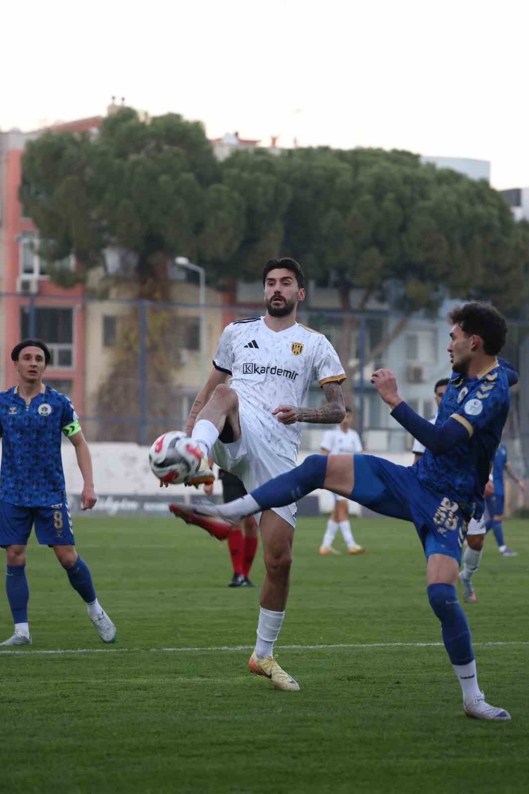 TFF 2. LİG KIRMIZI GRUP 15. HAFTASINDAKİ İZMİR DERBİSİNDE MENEMEN FK SAHASINDA OYNADIĞI ALİAĞA...