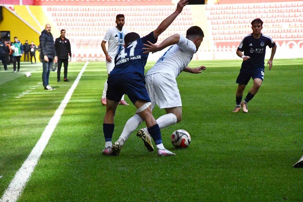 TFF 3. LİG 2. GRUPTA MÜCADELE EDEN ERCİYES 38 FK LİGİN 11. HAFTASINDA EVİNDE MAZIDAĞI FOSFATSPOR...