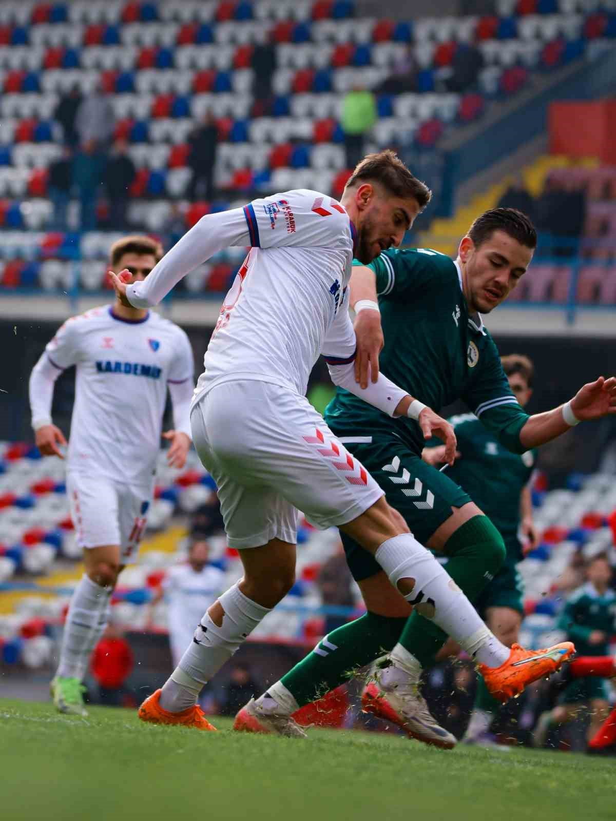 TFF 3. LİG 3. GRUP'UN 15. HAFTASINDA KARABÜK İDMAN YURDU SPOR EVİNDE GİRESUNSPOR’A 2-0 MAĞLUP...