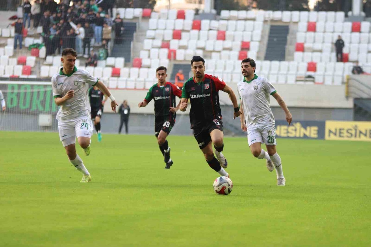 TFF 3. LİG 4. GRUP 13. HAFTADA KARŞIYAKA EVİNDE KARŞILAŞTIĞI BORNOVA 1877’Yİ 3-1 MAĞLUP...