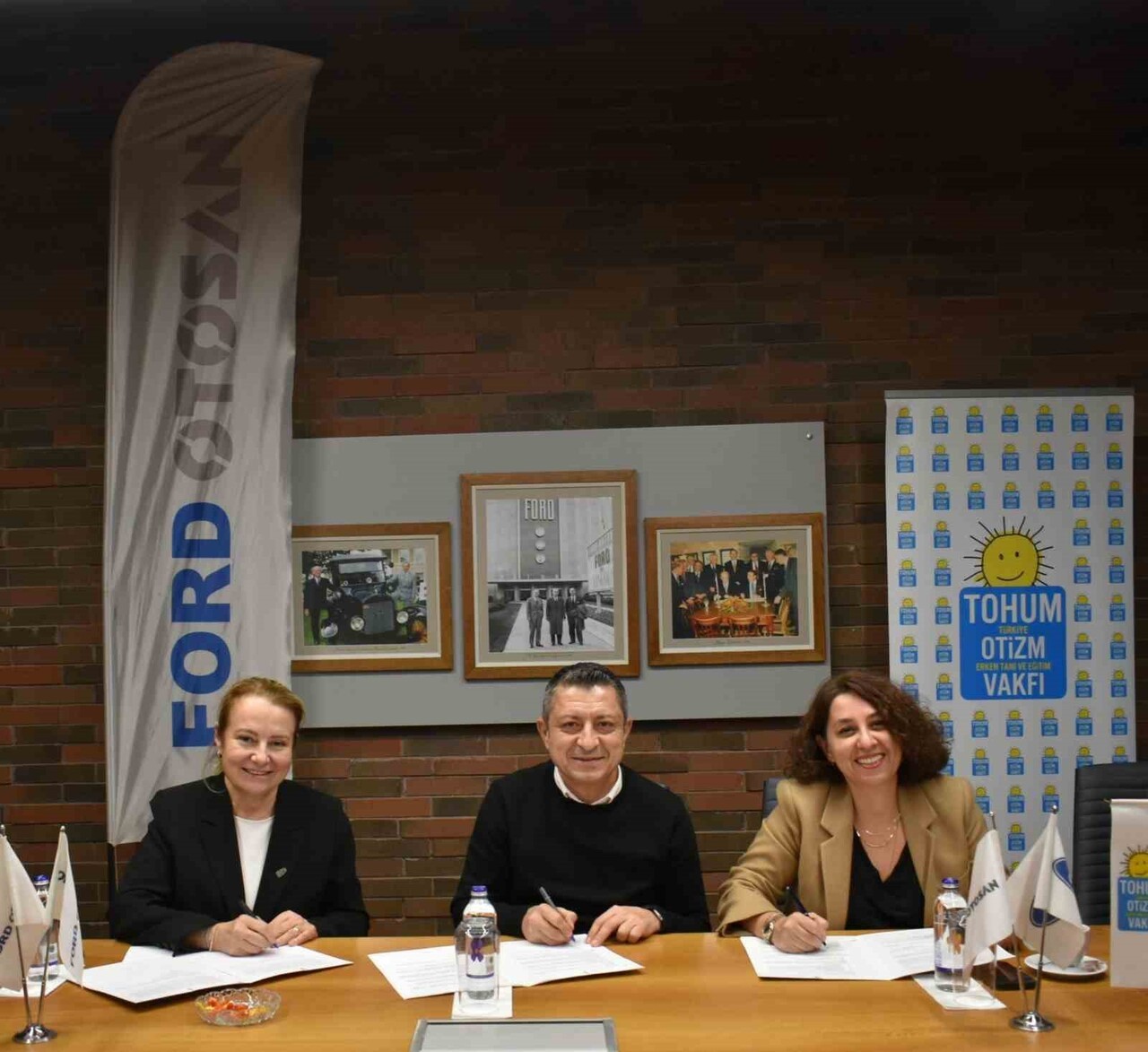 TOHUM OTİZM VAKFI BAŞKANI AYLİN SEZGİN, FORD OTOSAN İNSAN KAYNAKLARI VE DÖNÜŞÜM LİDERİ OSMAN...