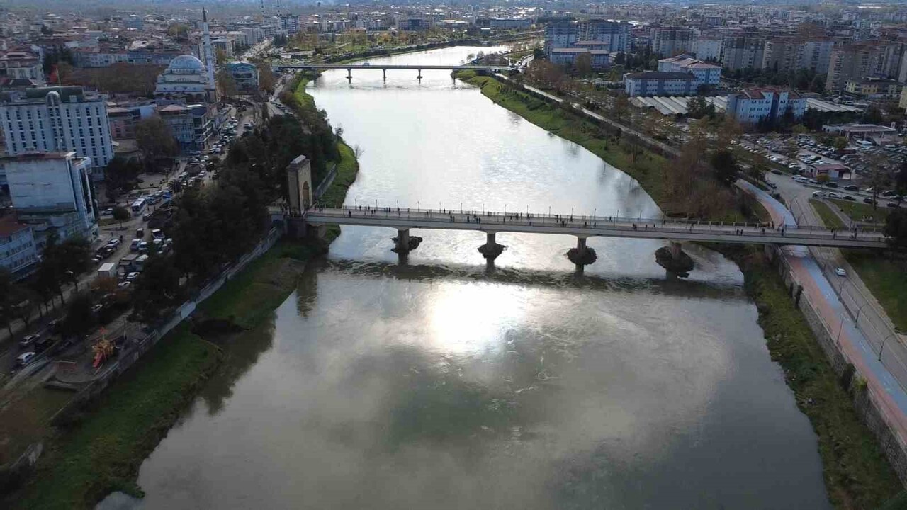 TOKAT, AMASYA İLE SAMSUN’DAN GEÇEREK KARADENİZ’E DÖKÜLEN YEŞİLIRMAK NEHRİ, YÜRÜTÜLEN BAKIM VE...