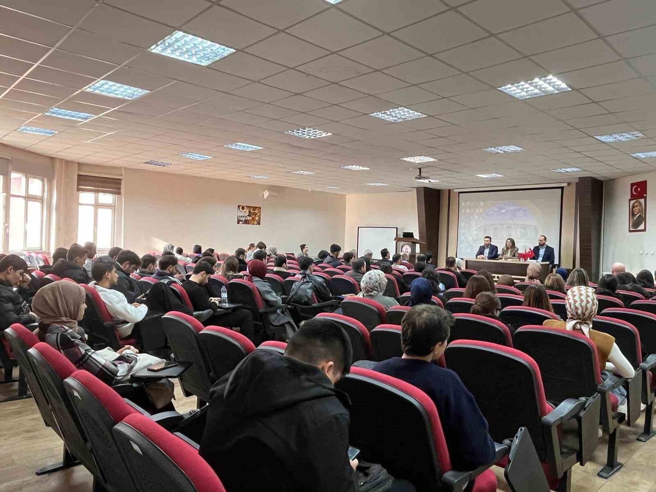 TOKAT GAZİOSMANPAŞA ÜNİVERSİTESİ FEN-EDEBİYAT FAKÜLTESİ'NDE DÜZENLENEN "ÂKİF'İ ANLAMAK"...