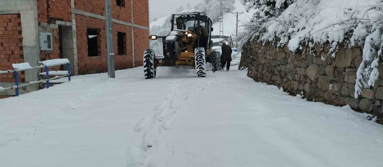 TRABZON'DA BELEDİYE EKİPLERİ HASTA VATANDAŞIN İMDADINA YETİŞTİ
