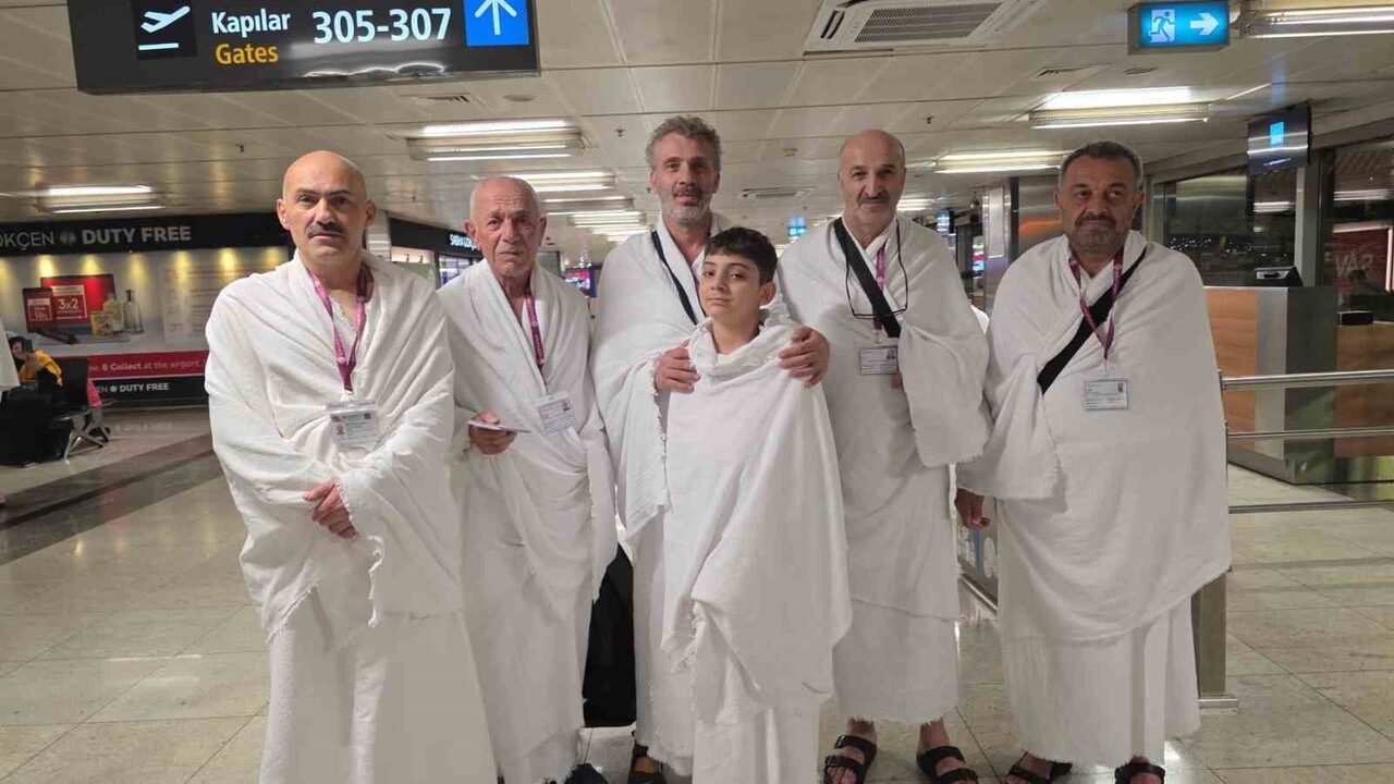 TRABZON'UN HAYRAT İLÇESİNDE "GÖNLÜM KABE PROJESİ" KAPSAMINDA ŞEHİT YAKINLARI VE GAZİLER UMREYE...