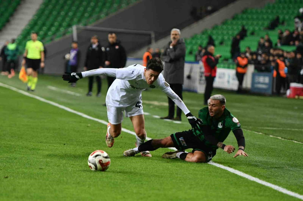 TRENDYOL 1. LİG'İN 19. HAFTASINDA SAKARYASPOR, KONUK ETTİĞİ MANİSA FUTBOL KULÜBÜ'NE 2-0 MAĞLUP...