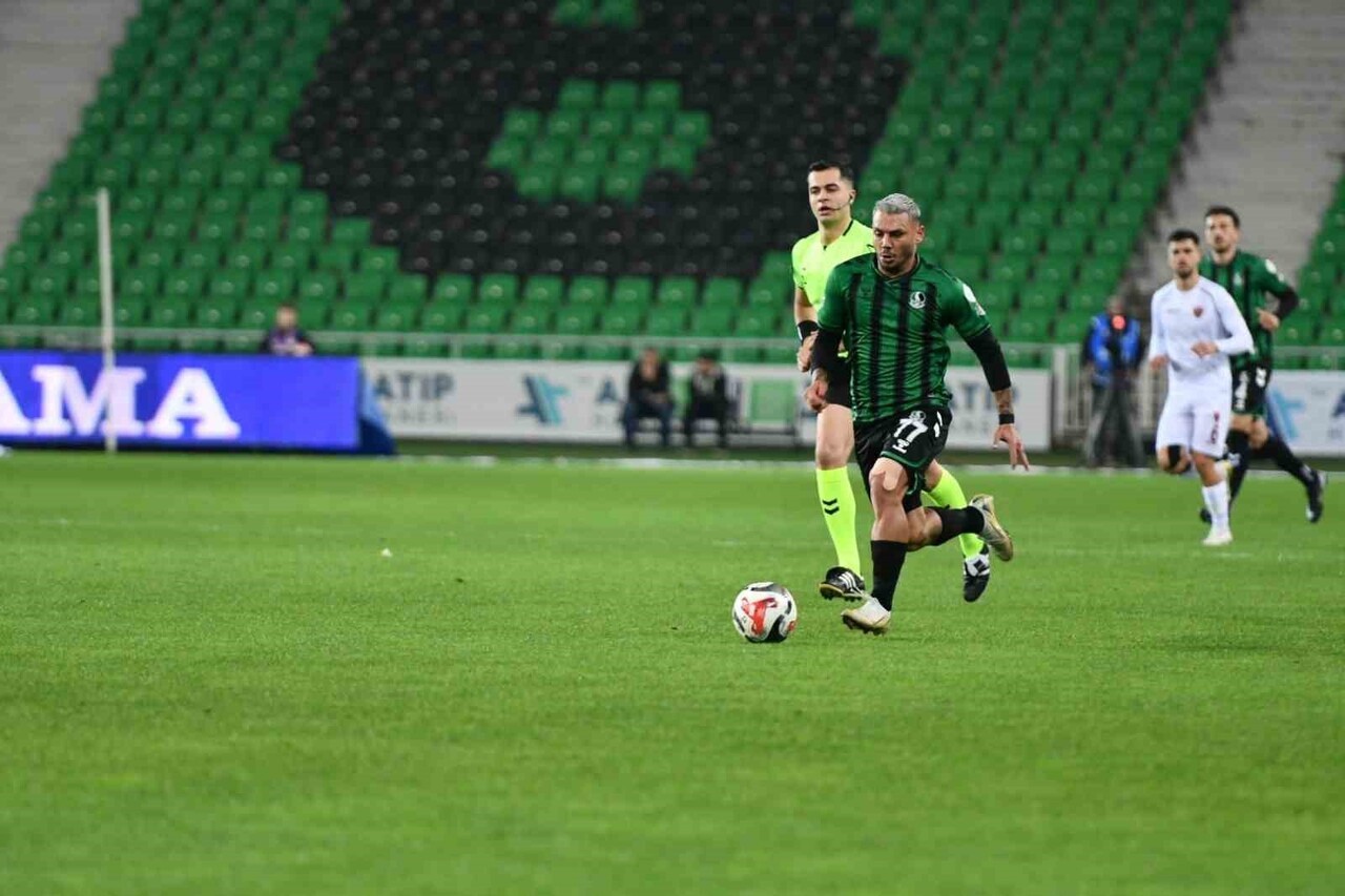 TRENDYOL 1. LİG’İN 17. HAFTASINDA SAKARYASPOR KENDİ EVİNDE, HATAYSPOR’U 3-0 MAĞLUP ETTİ.