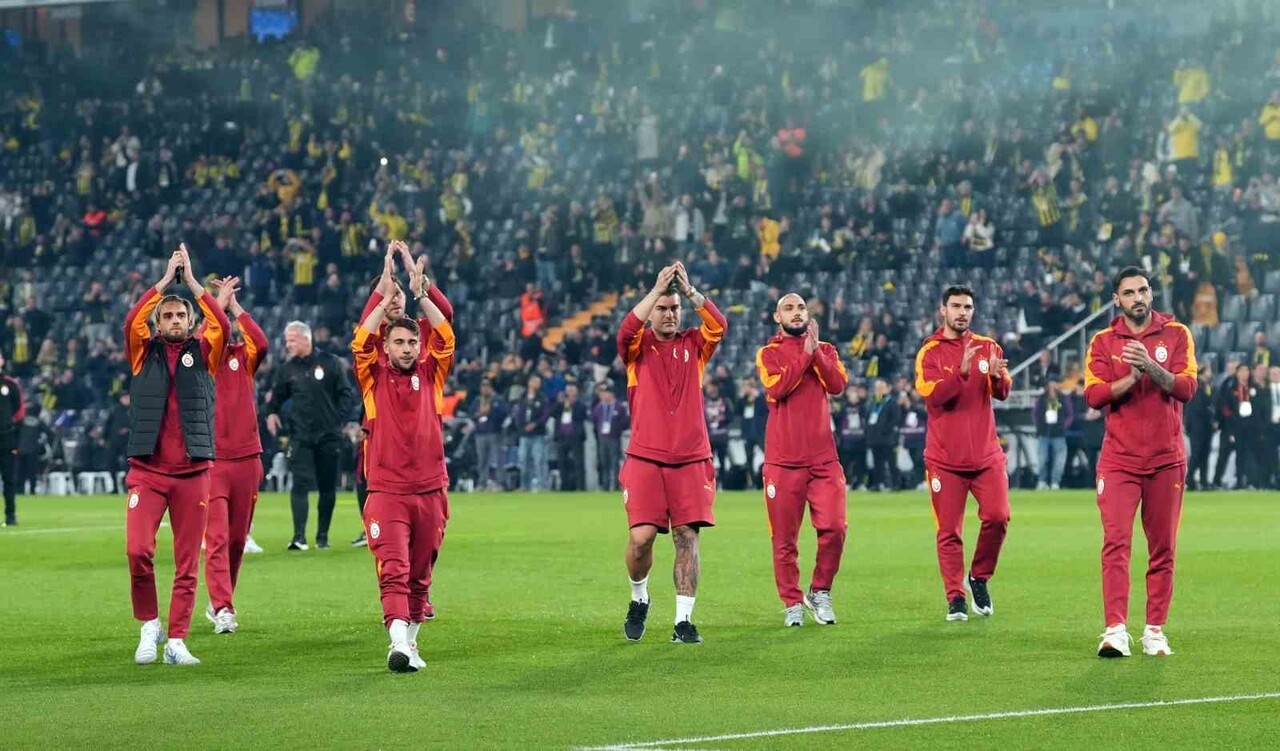 TRENDYOL SÜPER LİG'İN 14. HAFTASINDAKİ DERBİ MÜCADELESİNDE FENERBAHÇE, SAHASINDA GALATASARAY İLE...