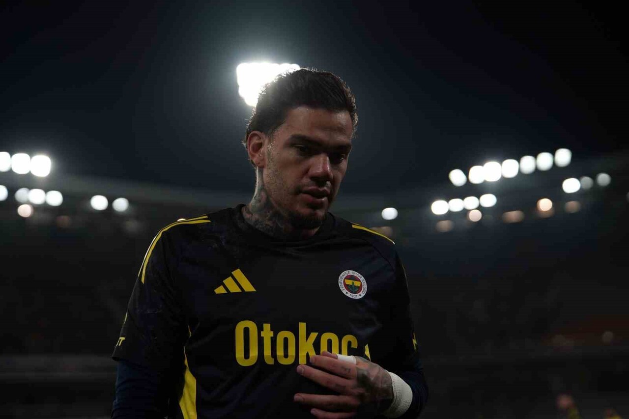 TRENDYOL SÜPER LİG'İN 15. HAFTASINDA BAŞAKŞEHİR, SAHASINDA FENERBAHÇE'Yİ KONUK EDİYOR. MÜCADELENİN...