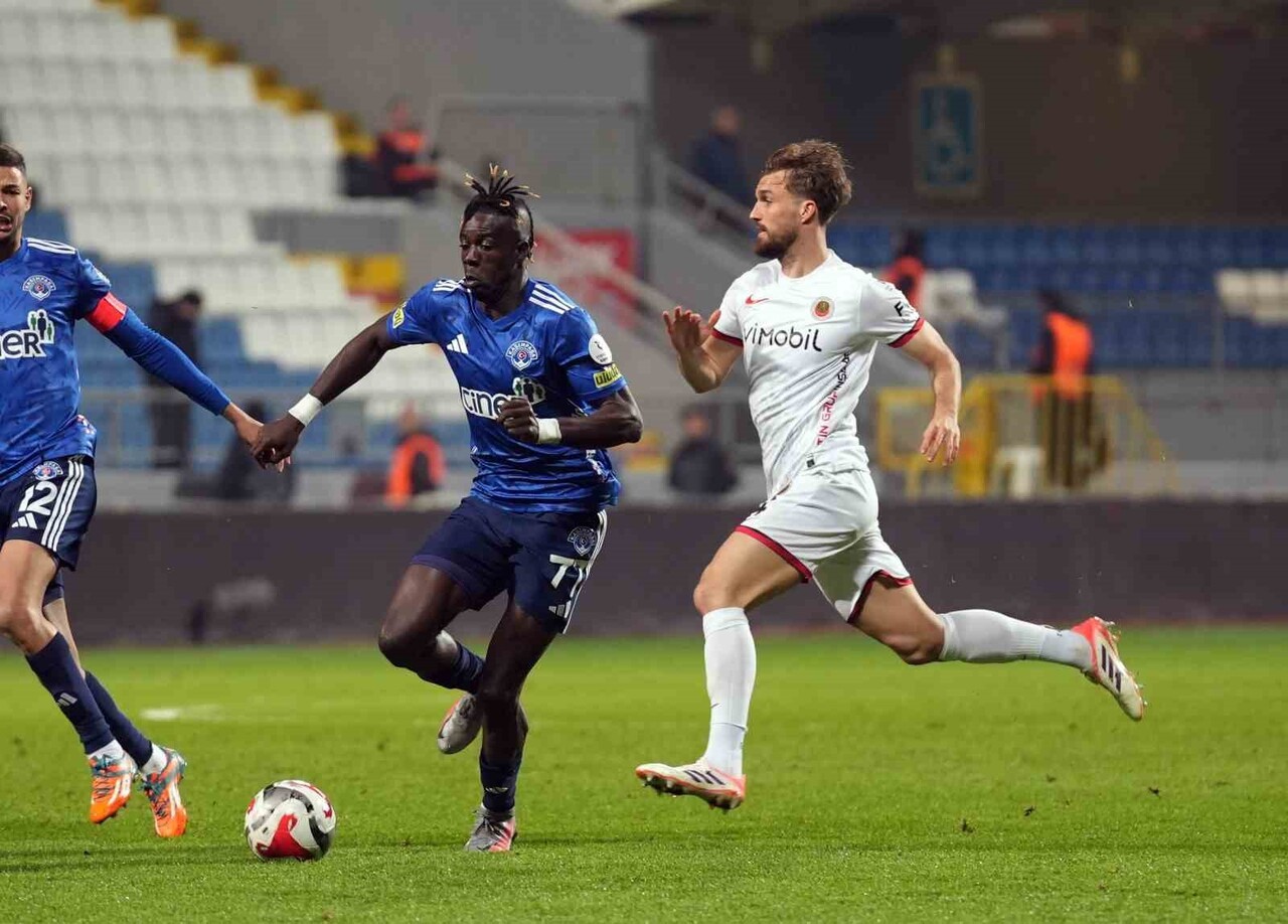 TRENDYOL SÜPER LİG'İN 16. HAFTASINDA KASIMPAŞA, SAHASINDA GENÇLERBİRLİĞİ İLE KARŞILAŞIYOR....