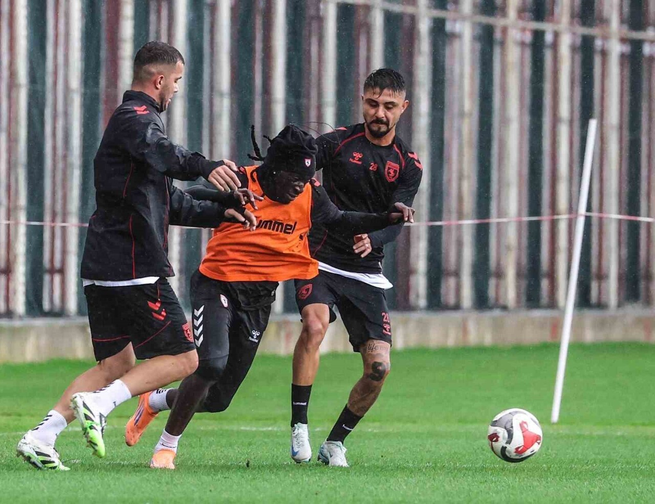TRENDYOL SÜPER LİG EKİPLERİNDEN SAMSUNSPOR, UZUN BİR SÜREDİR TAKIMDA YER ALAMAYAN TANGUY...