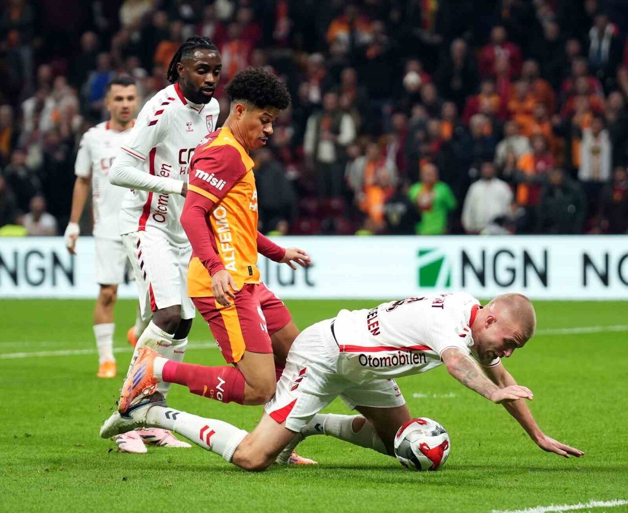 TRENDYOL SÜPER LİG’İN 15. HAFTASINDA GALATASARAY, EVİNDE SAMSUNSPOR İLE KARŞILAŞIYOR. MÜCADELENİN...