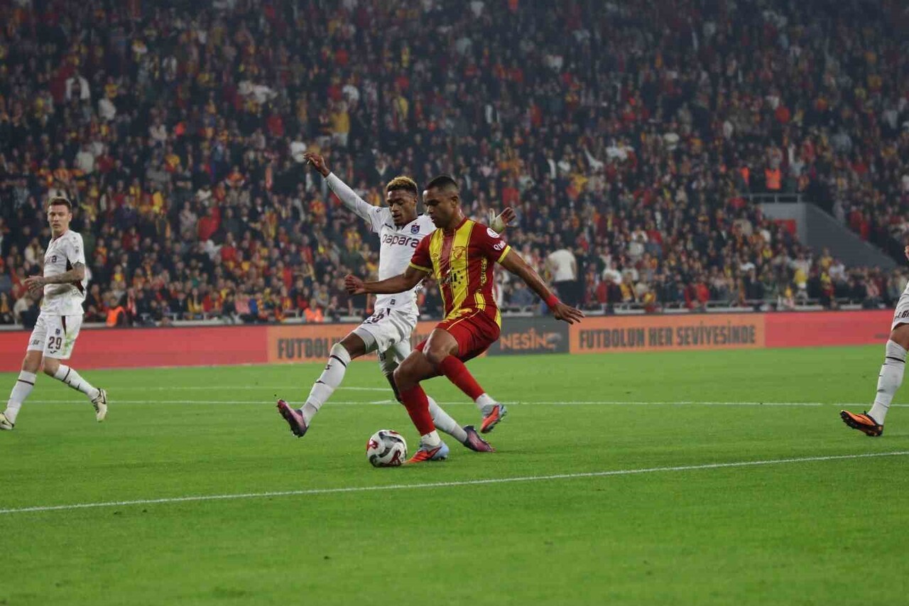 TRENDYOL SÜPER LİG’İN 15. HAFTASINDA GÖZTEPE, TRABZONSPOR’U KONUK EDİYOR. KARŞILAŞMANIN İLK YARISI...