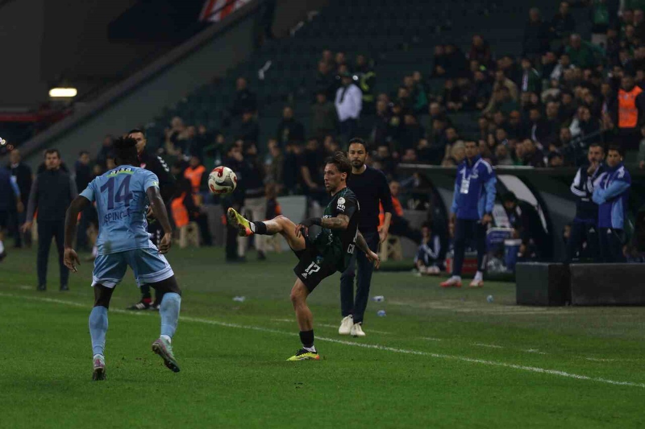 TRENDYOL SÜPER LİG’İN 15. HAFTASINDA KOCAELİSPOR, SAHASINDA KARŞILAŞTIĞI KASIMPAŞA İLE GOLSÜZ...