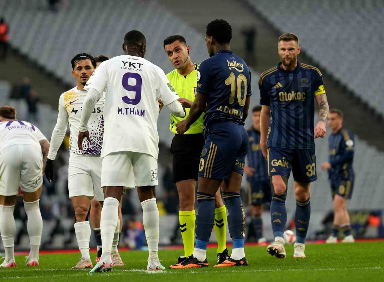 TRENDYOL SÜPER LİG’İN 17. HAFTASINDA EYÜPSPOR İLE FENERBAHÇE, ATATÜRK OLİMPİYAT STADI’NDA KARŞI...