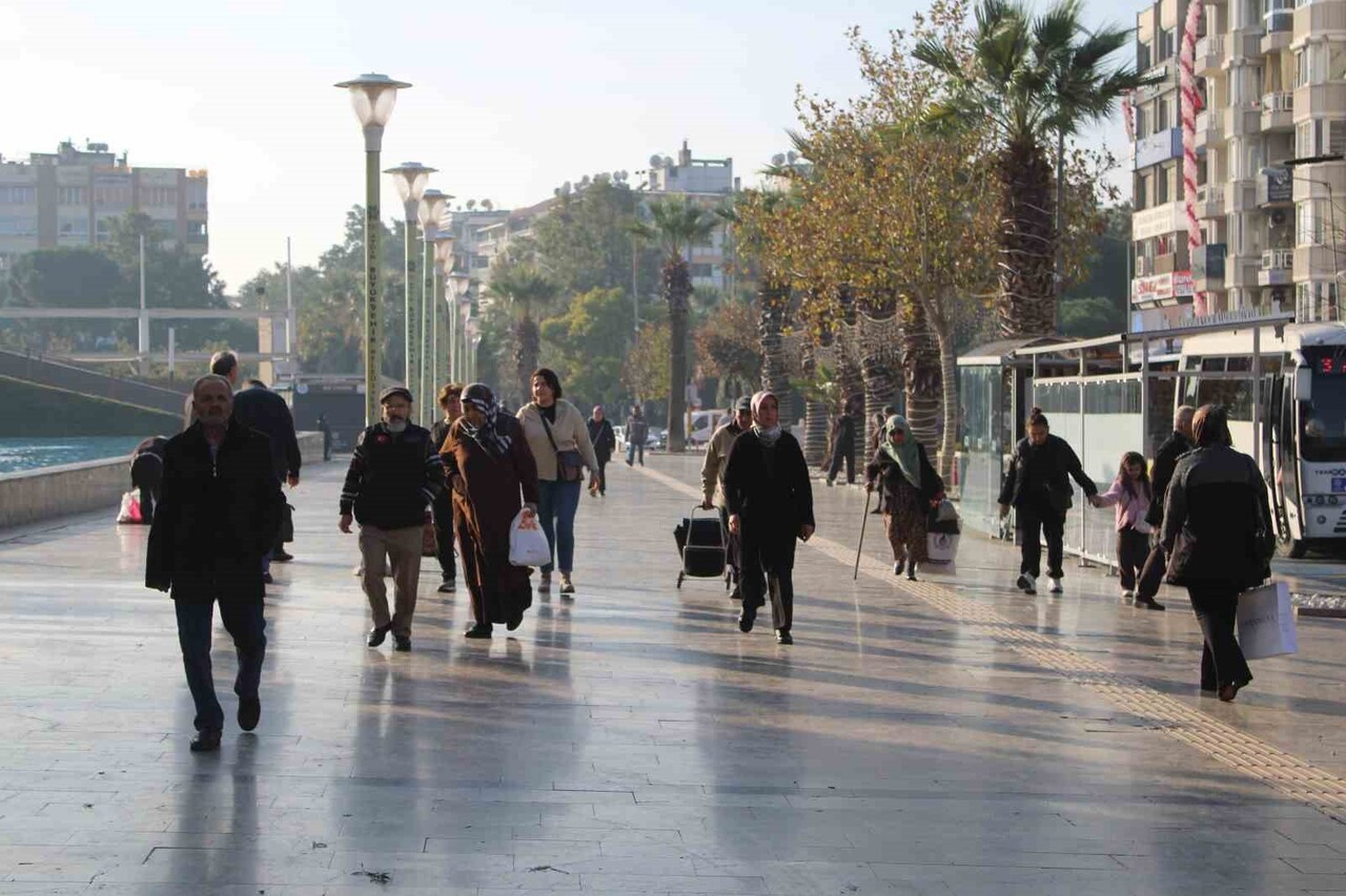 TÜİK VERİLERİNE GÖRE AYDIN’IN NÜFUSU 1 MİLYON 165 BİN 943 KİŞİ OLURKEN, EN KALABALIK YAŞ GRUBU...