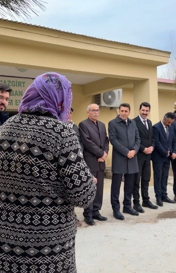 TUNCELİ VALİSİ ŞEFİK AYGÖL'ÜN MAZGİRT İLÇESİNDE GERÇEKLEŞTİRDİĞİ ZİYARET SIRASINDA, YAŞLI BİR...