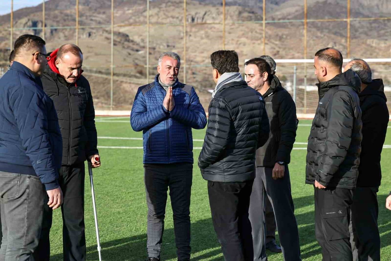 TUNCELİ VALİSİ ŞEFİK AYGÖL, BURMAGEÇİT KÖYÜ’NDE BULUNAN SPOR TESİSLERİNDE YAPTIĞI İNCELEMELER...