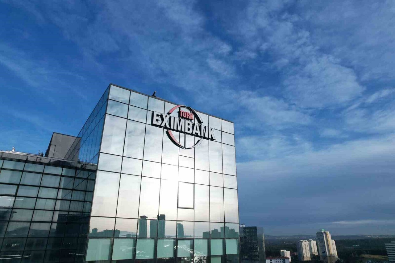 TÜRK EXİMBANK İLE ASYA KALKINMA BANKASI ARASINDA 500 MİLYON EURO TUTARINDA 19 YIL VADELİ KREDİ...