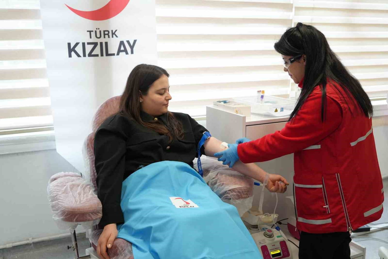 TÜRK KIZILAY, 2025 YILI İÇİN BELİRLEDİĞİ 3 MİLYON ÜNİTE KAN BAĞIŞI HEDEFİNE ULAŞARAK TARİHİ BİR...
