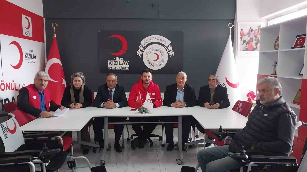 TÜRK KIZILAY PALANDÖKEN ŞUBESİ, DÜNYA ENGELLİLER GÜNÜ SEBEBİYLE DEZAVANTAJLI DURUMDA OLAN 12...