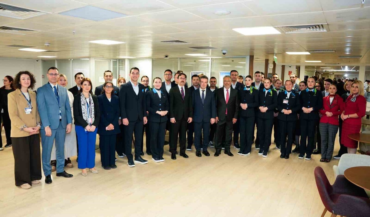 TÜRKİYE'NİN EN GENÇ HAVAYOLU ŞİRKETİ AJET'İN YÖNETİM KURULU BAŞKANI PROF. DR. AHMET BOLAT...