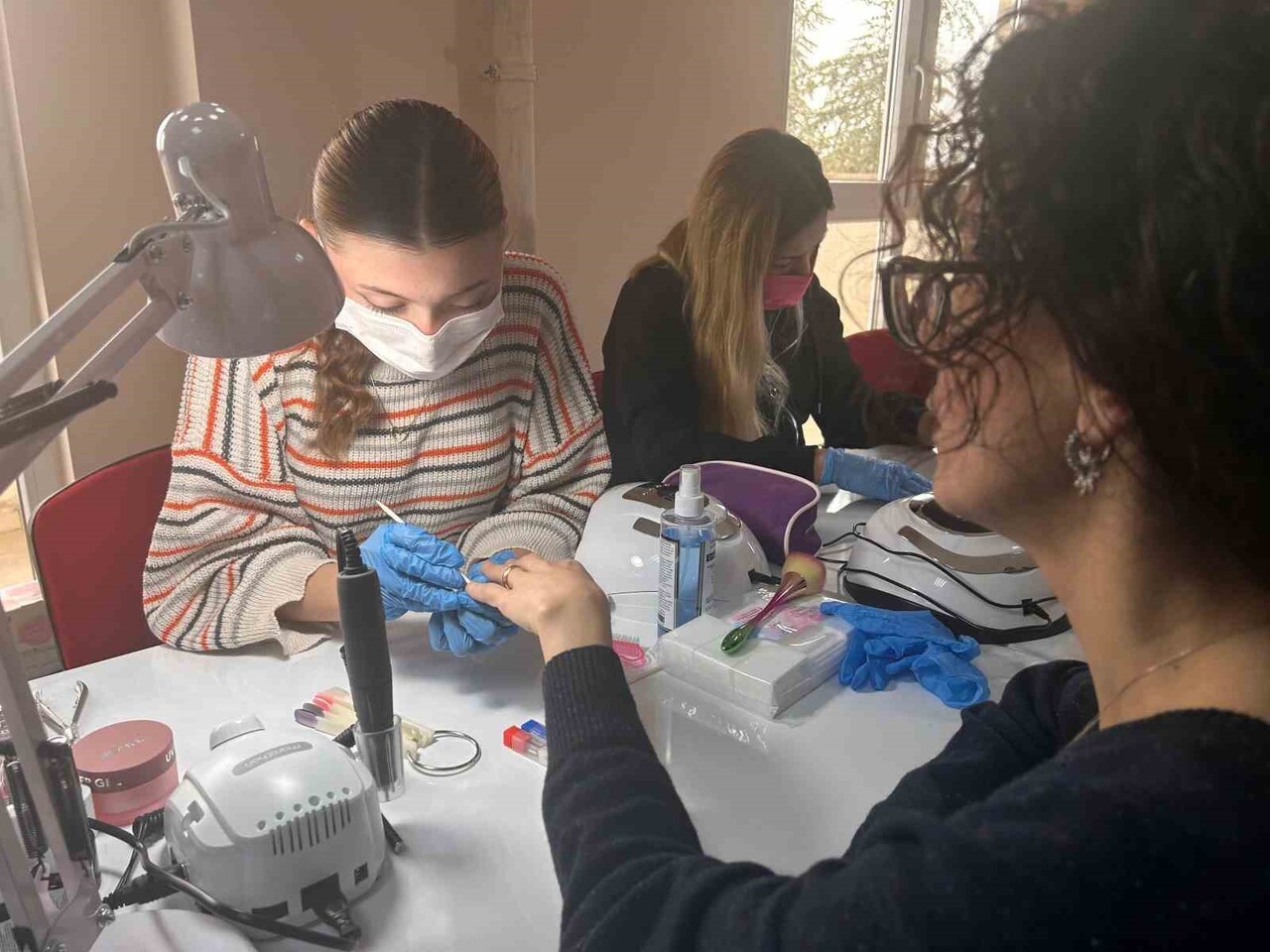 TÜRKİYE'NİN KAMUYA AİT İLK PROTEZ TIRNAK ATÖLYESİ ESKİŞEHİR'DE AÇILDI.