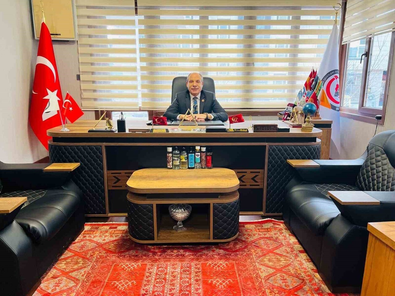 TÜRKİYE'NİN TARİH BOYUNCA DENİZLERE HAKİM OLDUKÇA GÜÇLÜ OLDUĞUNU; DENİZLERDEN ÇEKİLDİĞİ DÖNEMLERDE...