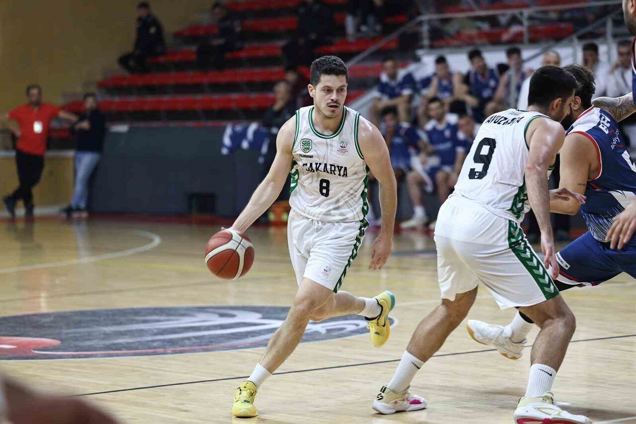 TÜRKİYE BASKETBOL 2. LİGİ'NDE OYNADIĞI 8 MAÇI DA KAZANAN SAKARYA BÜYÜKŞEHİR BELEDİYESPOR, LİGİN 9....