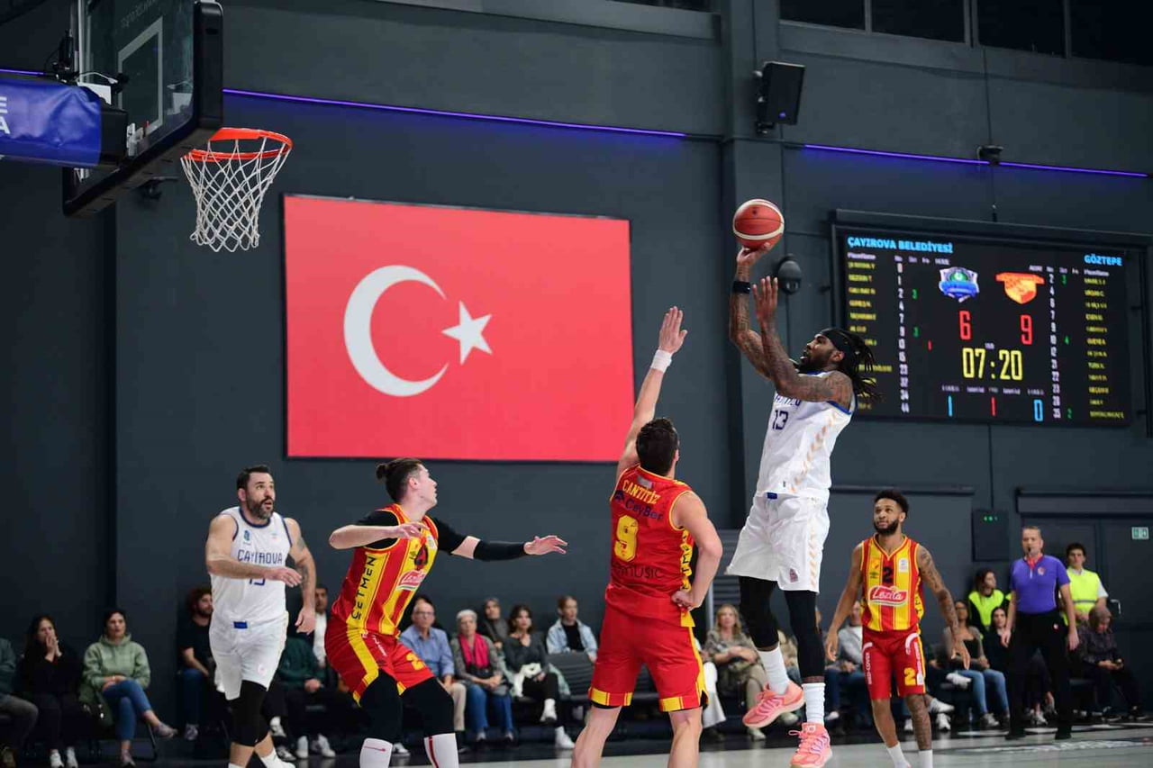 TÜRKİYE BASKETBOL LİGİ (TBL) EKİPLERİNDEN ÇAYIROVA BELEDİYESİ, SEZONUN İLK YARISININ SON...