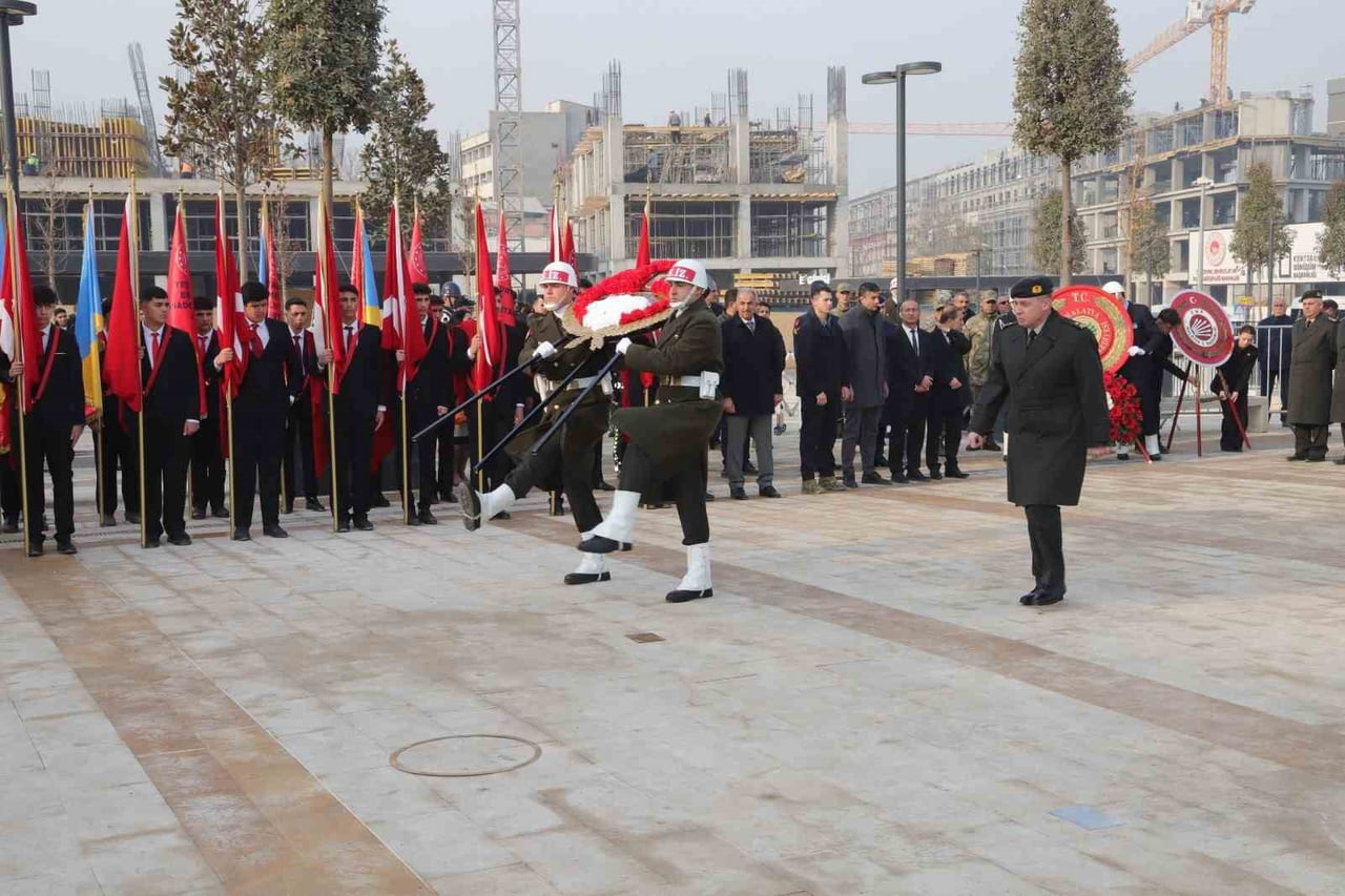 TÜRKİYE CUMHURİYETİ'NİN 2'NCİ CUMHURBAŞKANI İSMET İNÖNÜ, VEFATININ 52'NCİ YILINDA MEMLEKETİ...