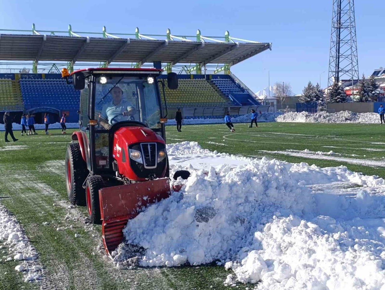 TÜRKİYE FUTBOL FEDERASYONU (TFF) KADINLAR 2. LİGİ'NDE MÜCADELE EDEN AĞRI KADIN FUTBOL TAKIMI...