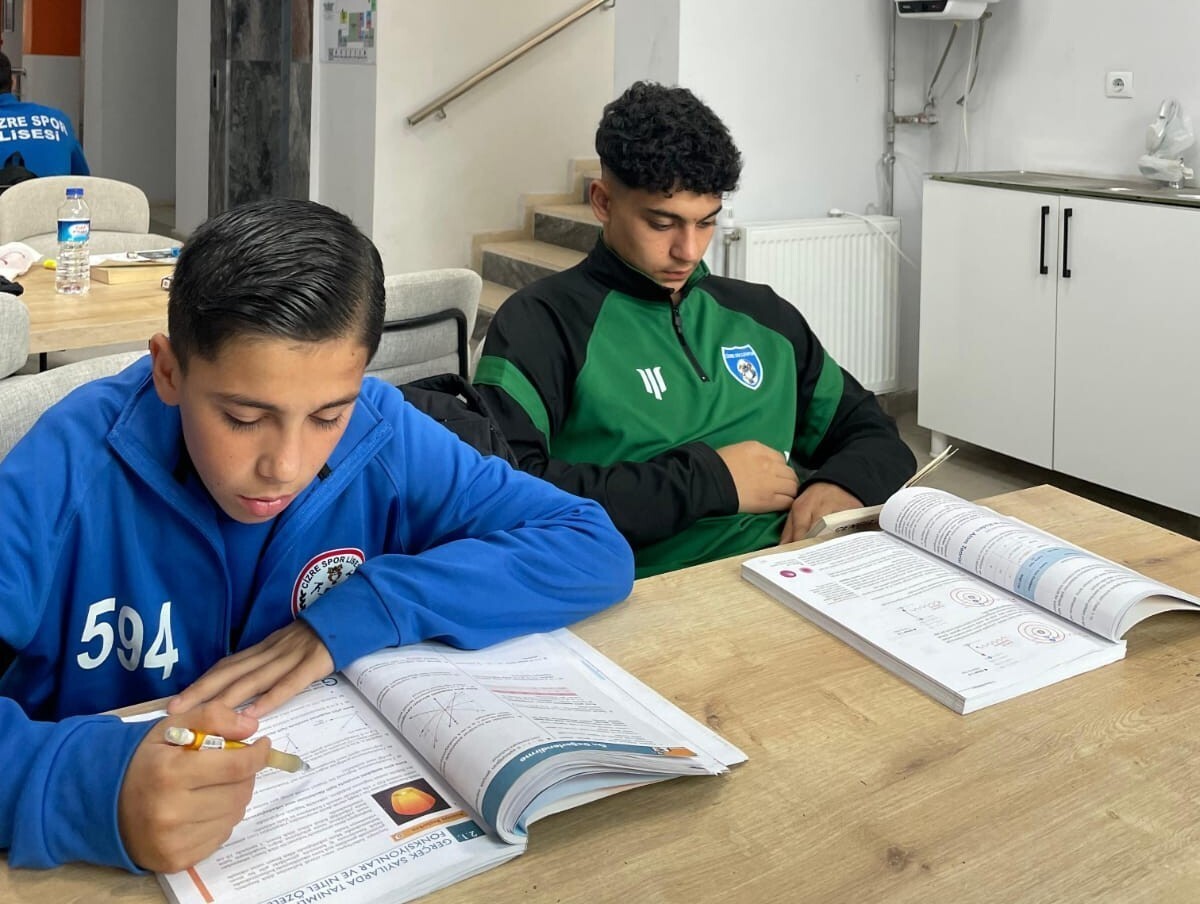 TÜRKİYE FUTBOL FEDERASYONU U15 GELİŞİM LİGİNDE ŞAMPİYONLUK MÜCADELESİ VEREN CİZRE DİCLE SPORLU...